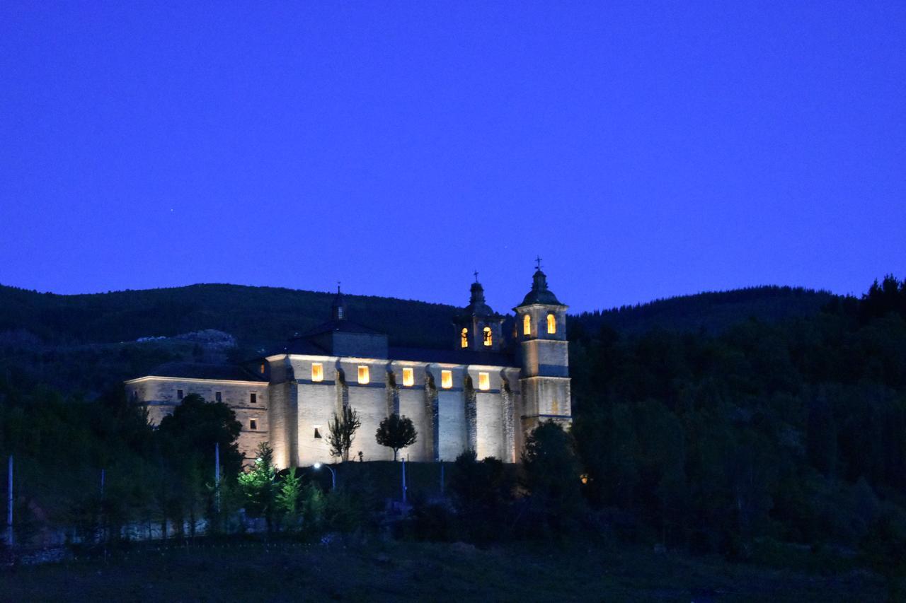 Apartamentos Picea Azul Vega de Espinareda エクステリア 写真